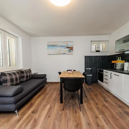 Lägenhet Apartman Ope Kaštela